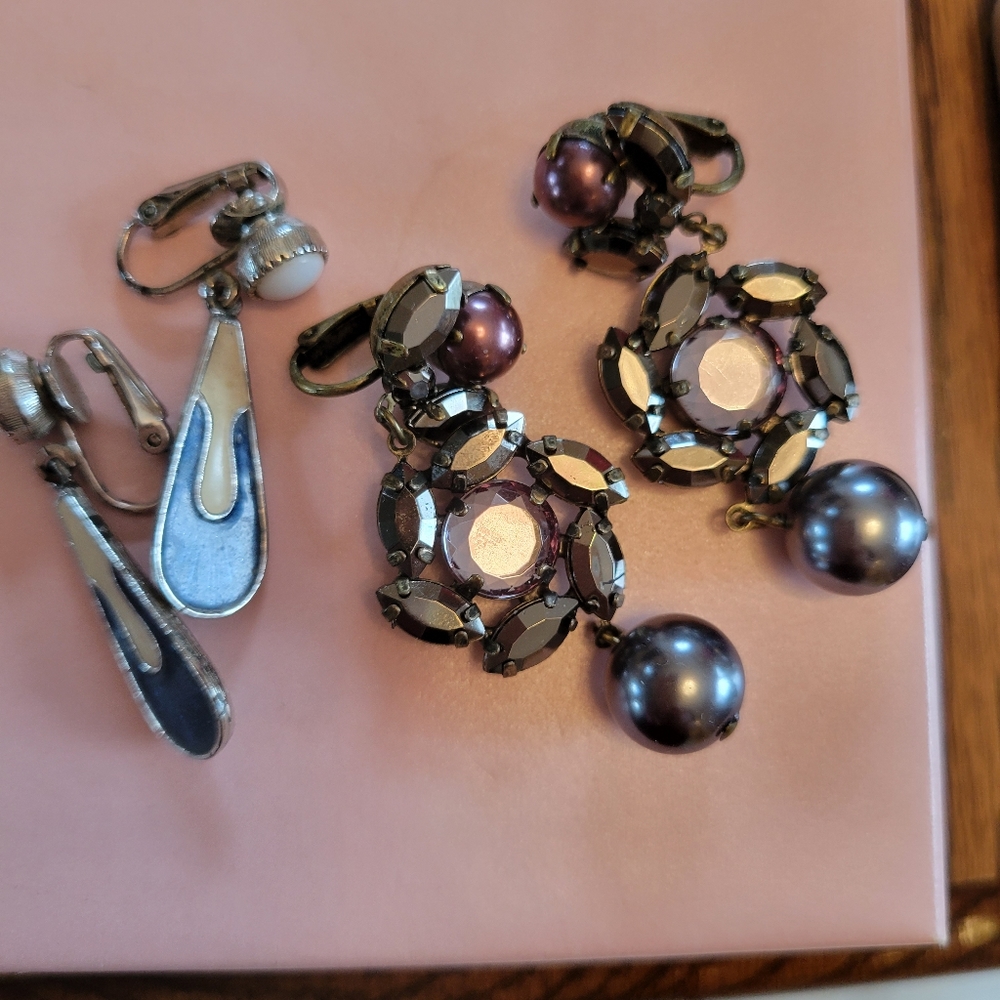 Vintage Signed Clip-On Earrings ~ 2 Pair ~ Kramer ~ Avon ~ MCM ~ 1960s - Picture 6 of 13